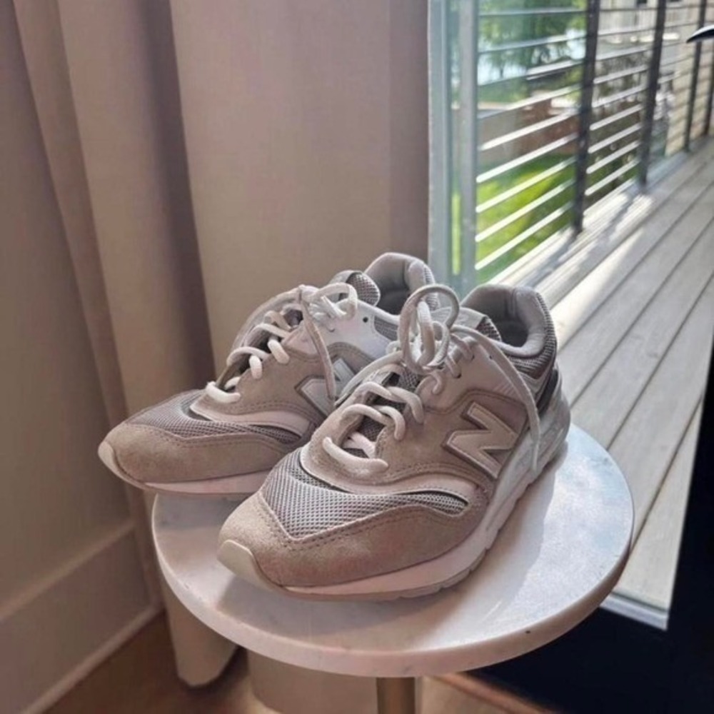 997H sneakers‎ from New Balance. Size 6- womens